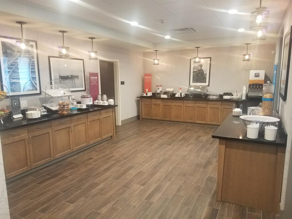 奥马哈机场伊萨希尔顿汉普顿酒店 卡特湖 外观 照片